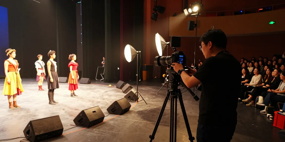 Seorang fotografer profesional dari nusa88 menangkap momen teater dengan pencahayaan panggung yang cerah dan aktor berbusana mencolok.
